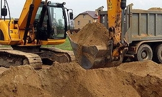 Выкопать яму экскаватором в Ломоносове от 939 руб. - ГОСТСТРОЙ 