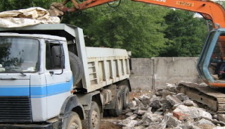 Вывоз строительного мусора с участка в Ломоносове недорого от 1564 руб. | ГОСТСТРОЙ